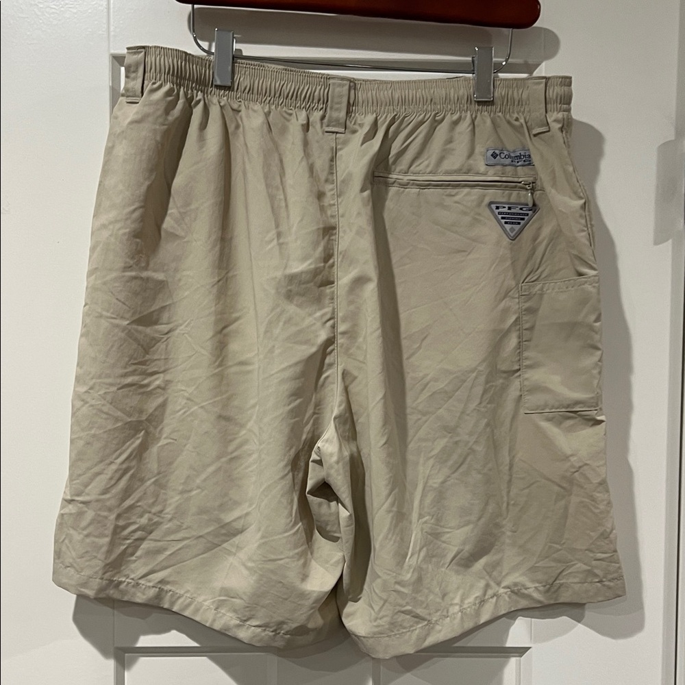 Columbia Omni-Shade Men's Khaki Performance Shorts - Picture 4 of 10